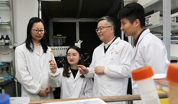 http://image.thepaper.cn/wap/image/6/931/535.jpg