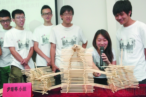 用筷子搭建廊桥展现廊桥构建的精髓